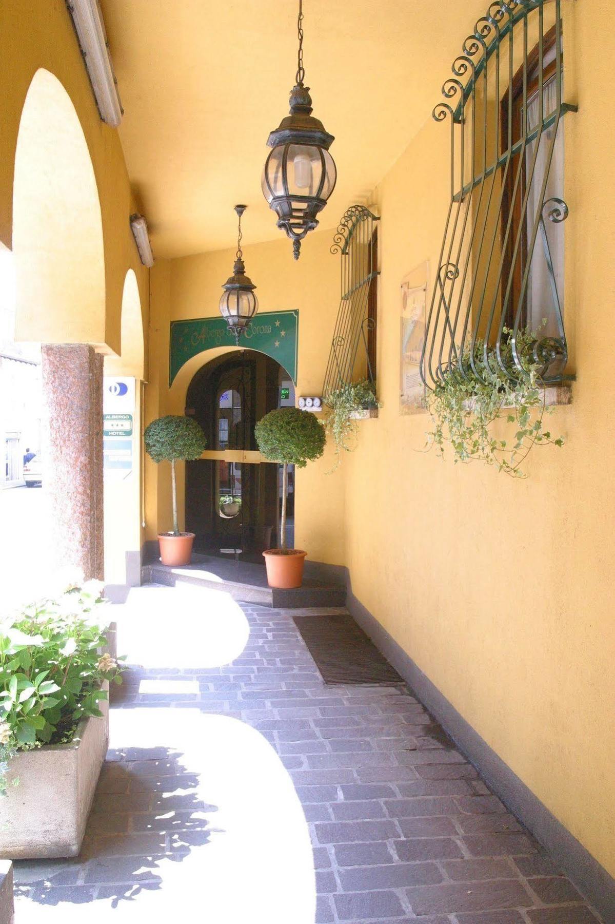 Albergo Della Corona Binasco Exterior photo